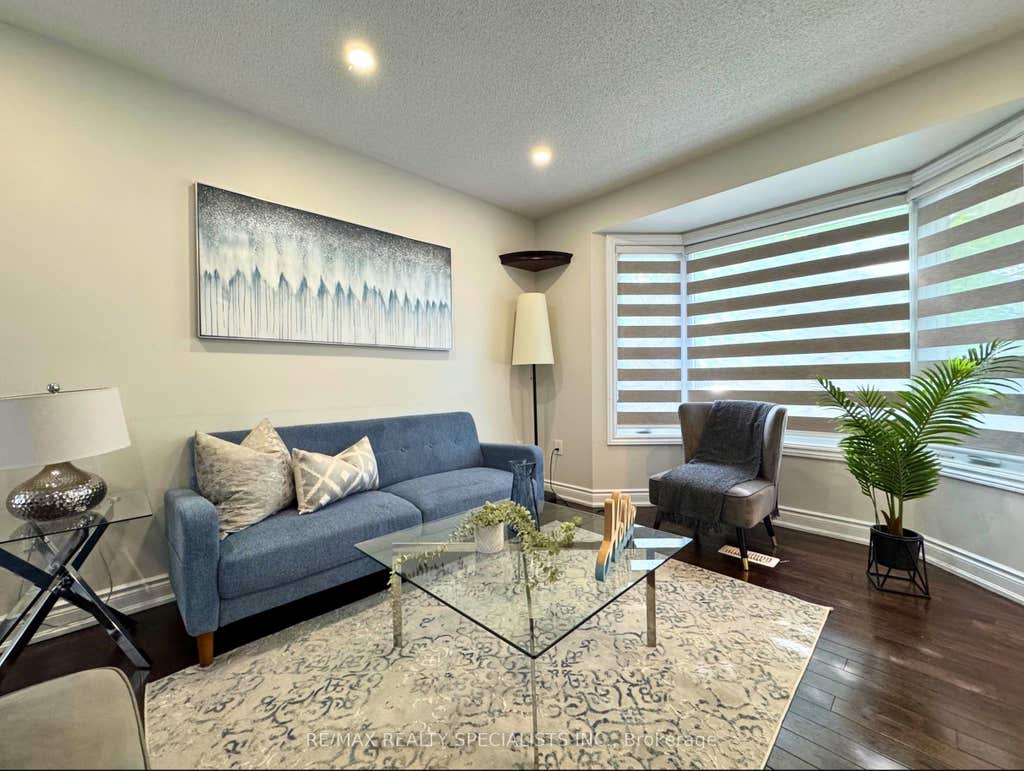 Photo of 22 Clayborne Avenue, Brampton, ON L7A 1N8 (MLS # W13654026)