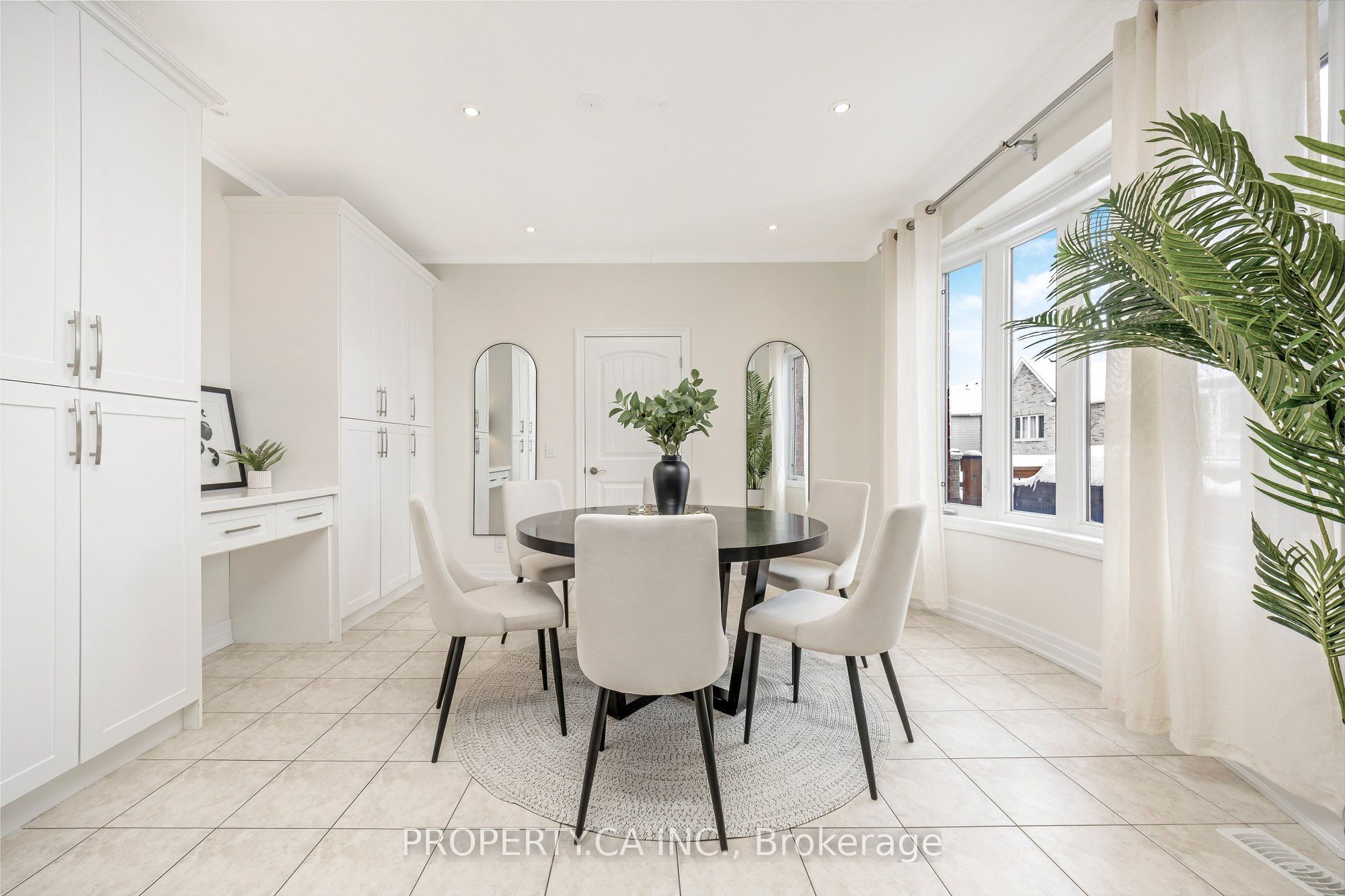 208 Holloway Terrace