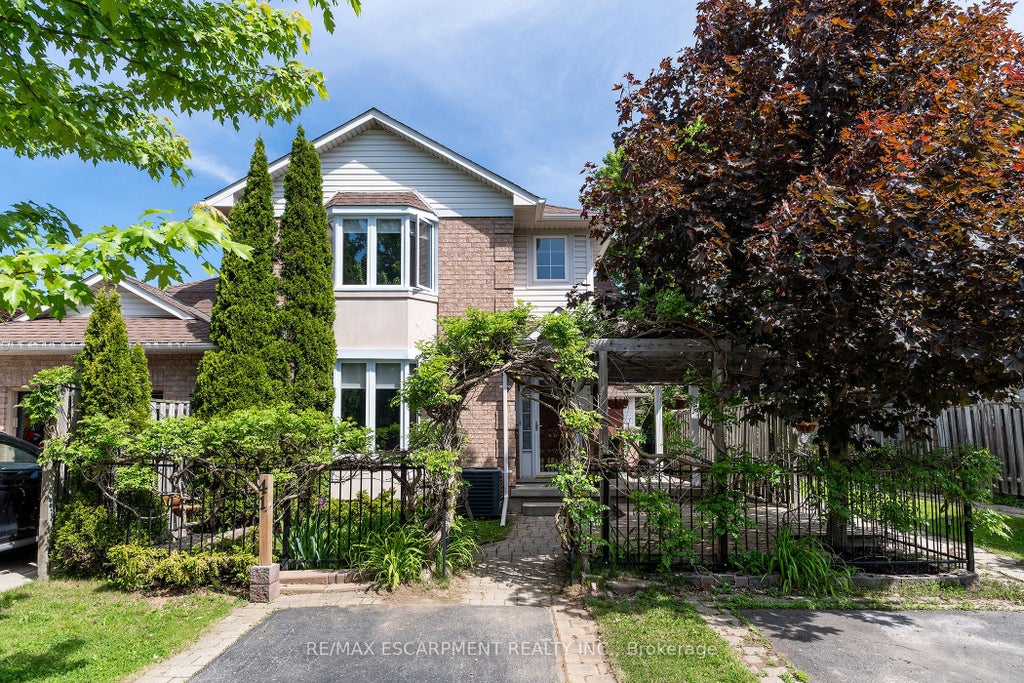 Photo of 41 Valridge Drive, Hamilton, ON L9G 4Y7 (MLS # X13414692)