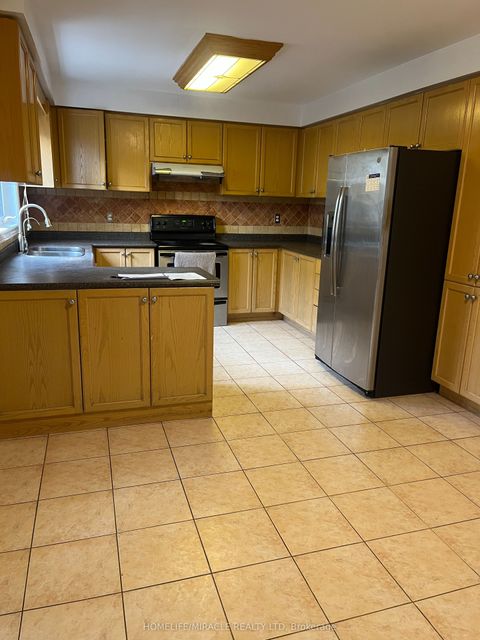 18 Egypt Drive Brampton ON L6R 2P8