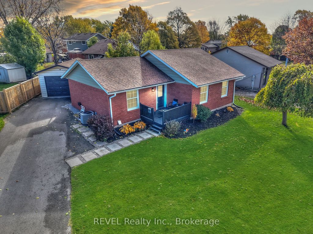 Photo of 11 NEWLEAF Crescent, Welland, ON L3C 6B4 (MLS # X12769450)