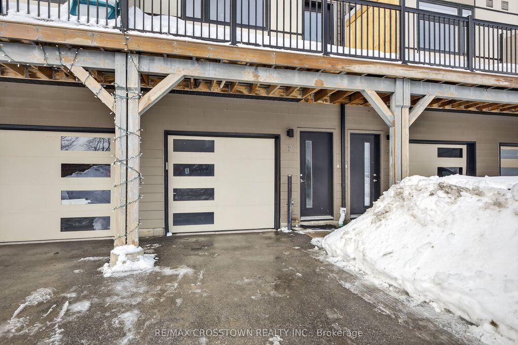 Photo of 540 Essa Road #2, Barrie, ON L4N 9E5 (MLS # S12692134)