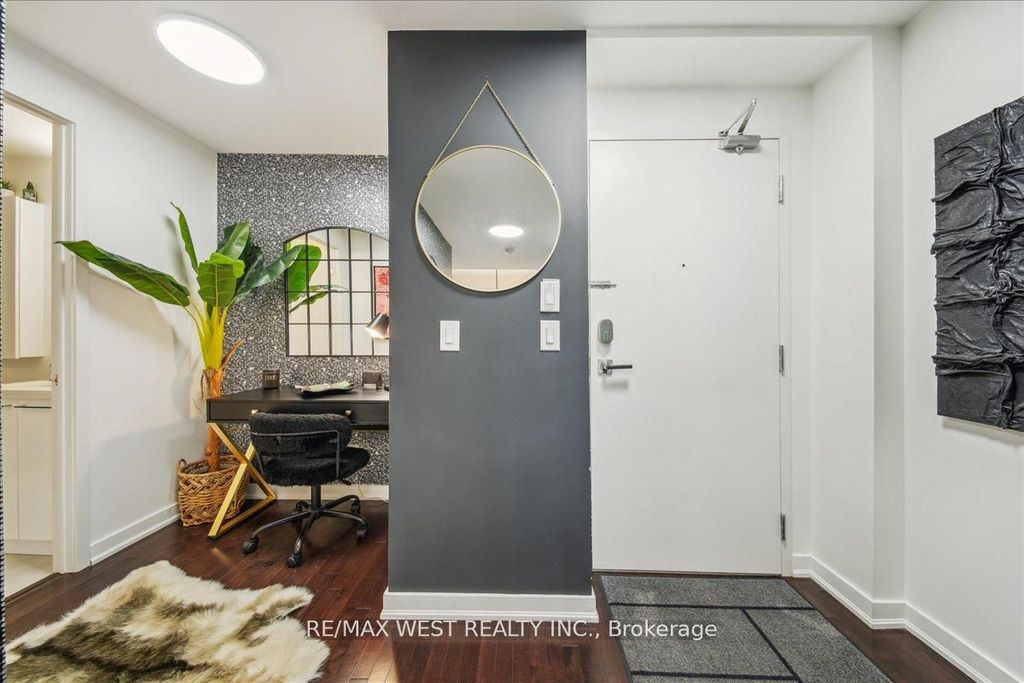 Photo of 14 York Street #512, Toronto, ON M5J 0B1 (MLS # C12447079)
