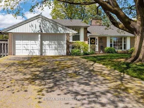 73 Ravensbourne Crescent Toronto ON M9A 2B1