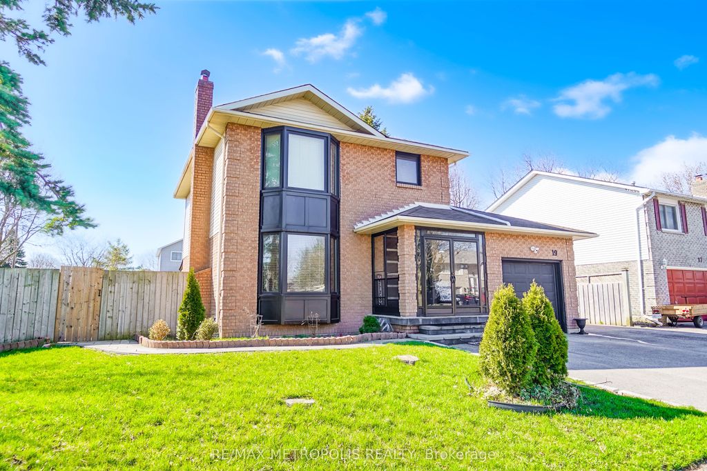 Photo of 19 Glenabbey Drive, Clarington, ON L1E 1C1 (MLS # E13036002)
