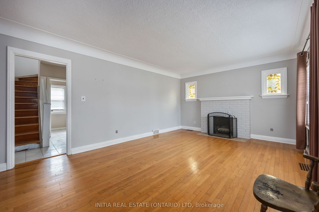 Photo of 617 Cathcart Boulevard, Sarnia, ON N7V 2N1 (MLS # X12942462)