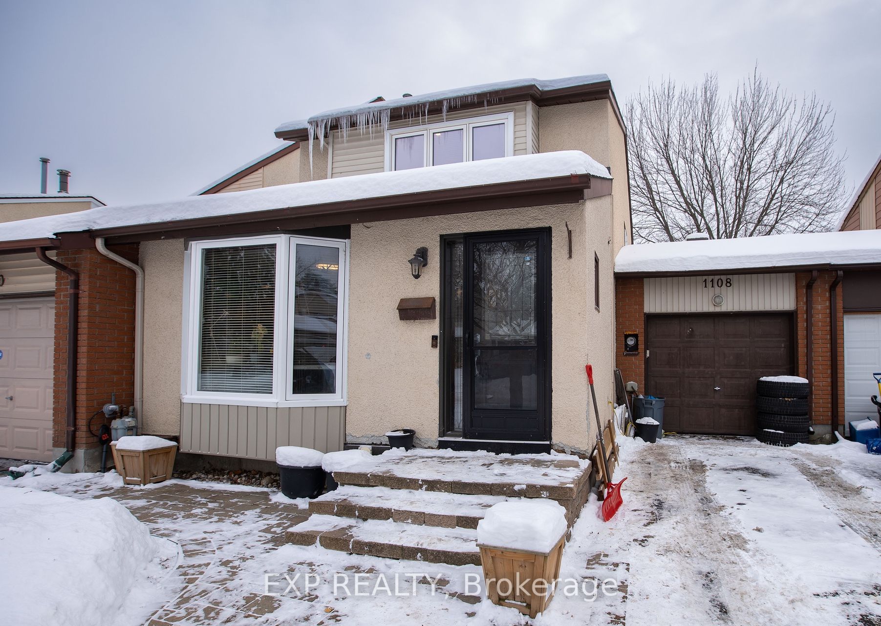 Photo 1 of 22 — 1108 Grenoble Crescent, Orleans - Convent Glen and Area, ON K1C 2C6