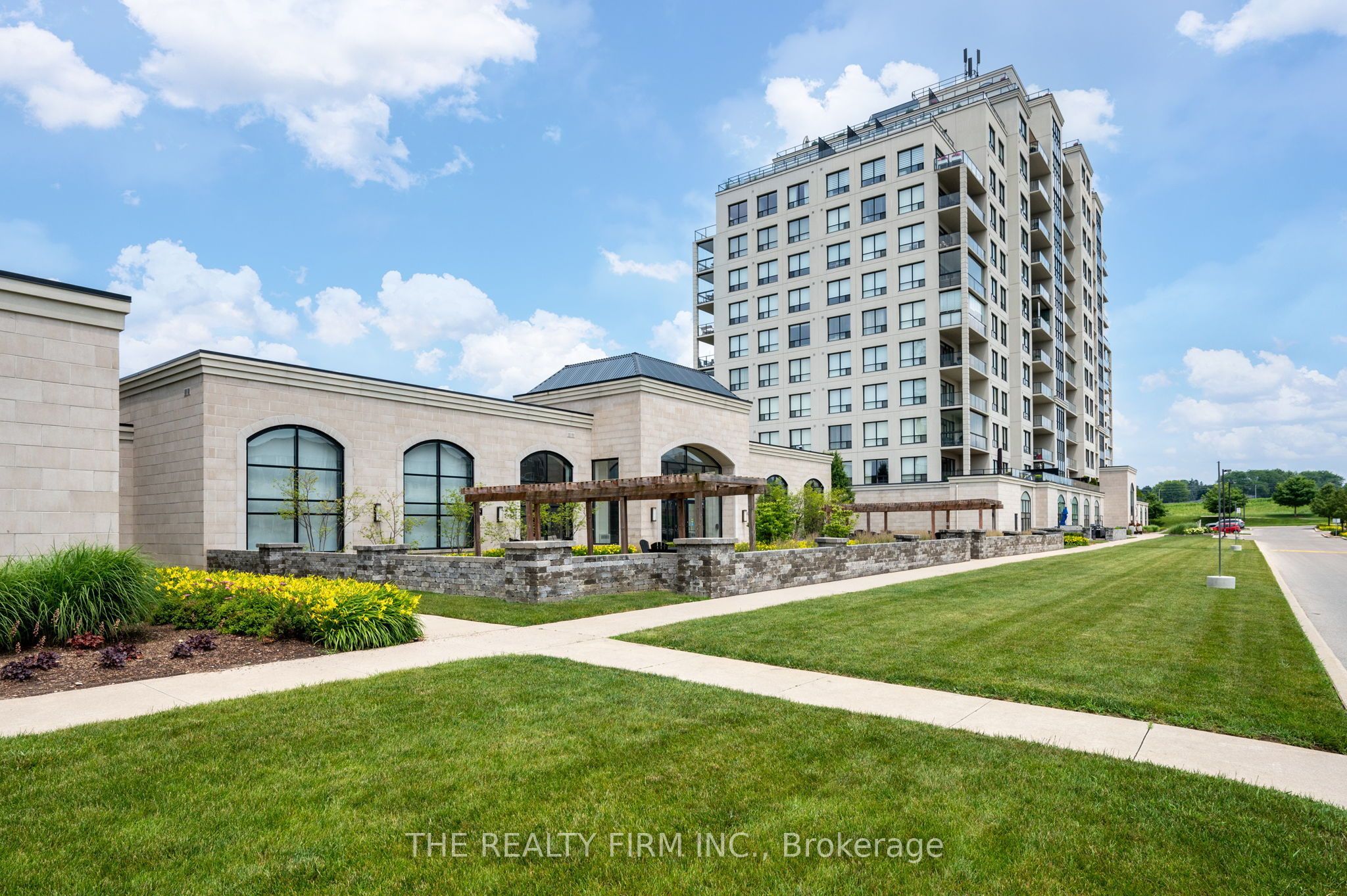 Photo 1 of 41 — 240 Villagewalk Boulevard 1303, London North, ON N6G 0P6