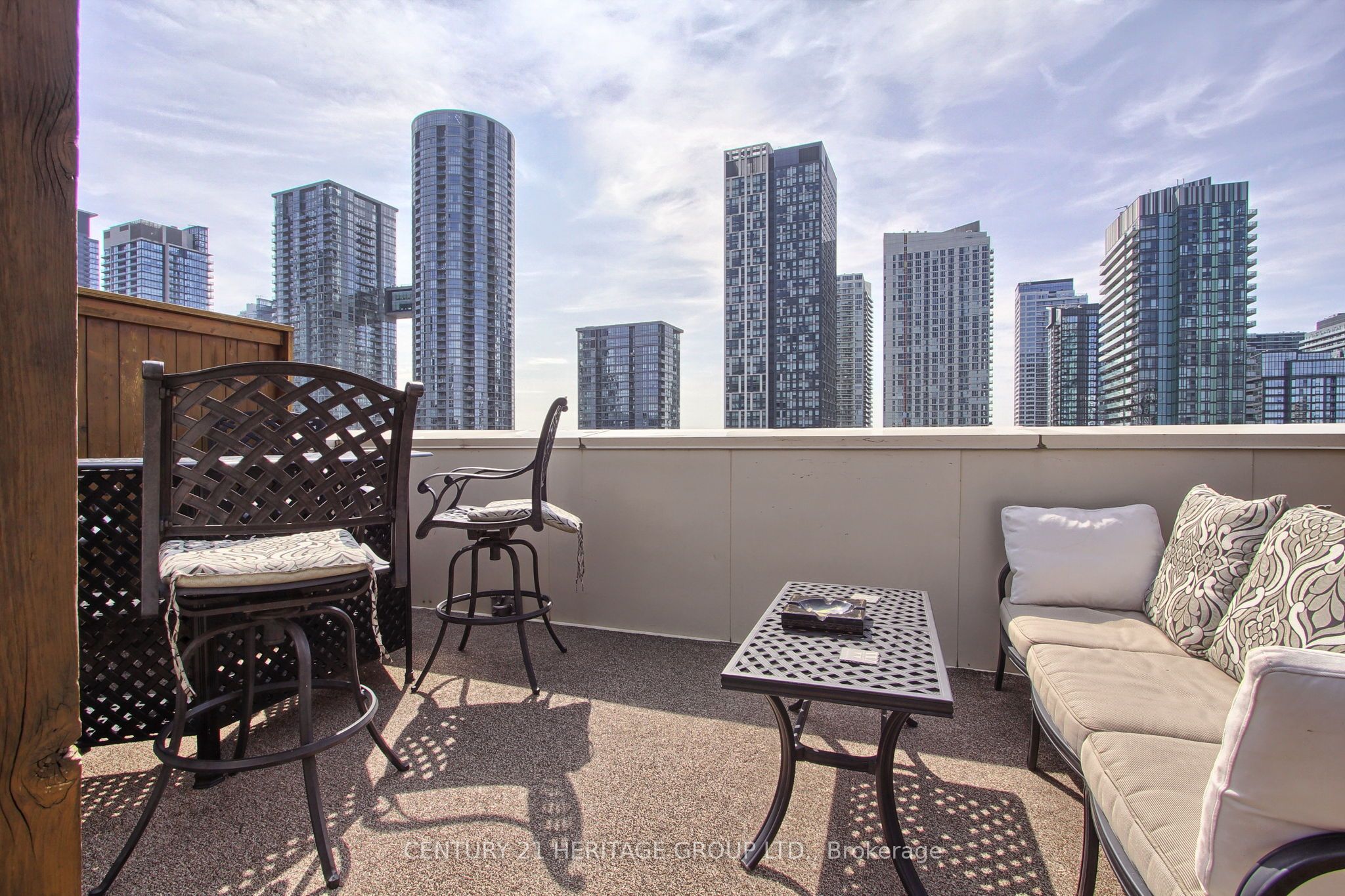 550 Front Street W PH6