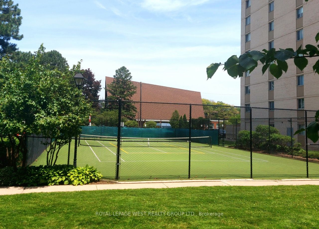 812 Burnhamthorpe Road 1408