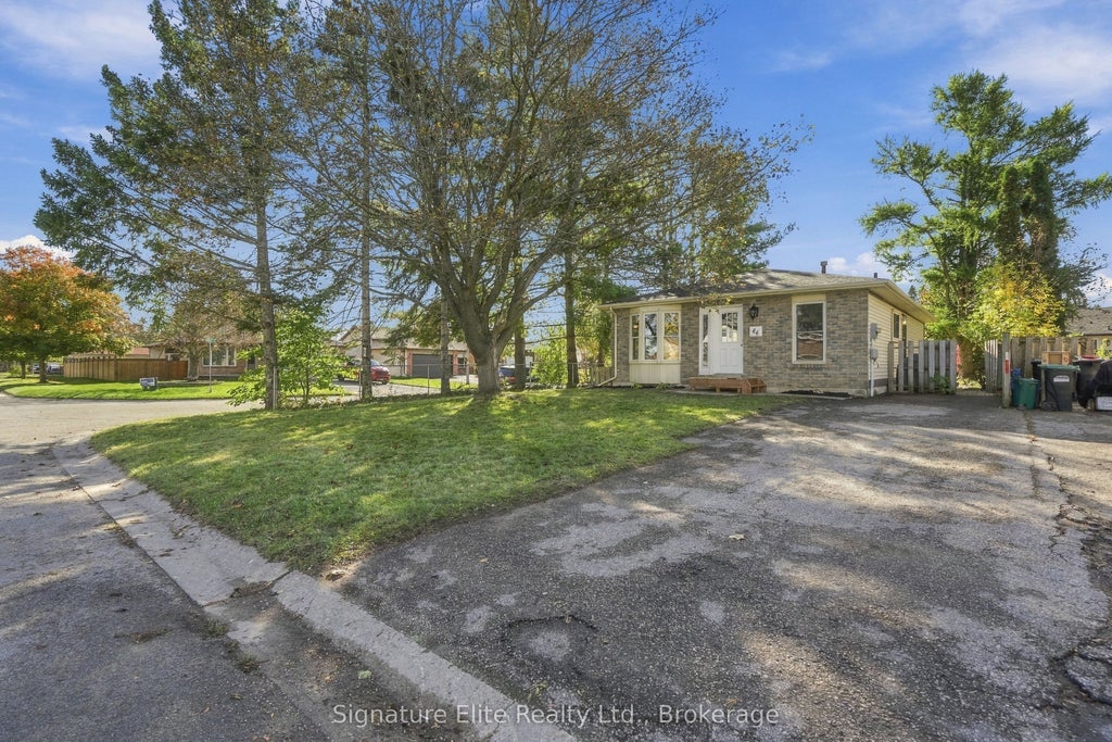 Photo of 44 Bronte Crescent, Barrie, ON L4N 5B9 (MLS # S13886312)