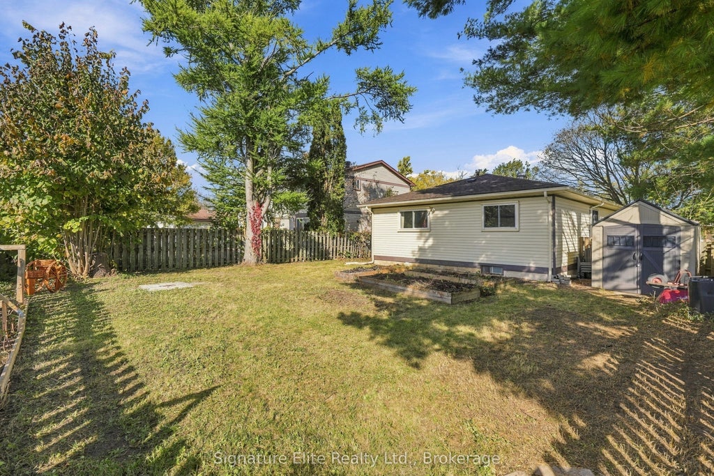 Photo of 44 Bronte Crescent, Barrie, ON L4N 5B9 (MLS # S13886312)