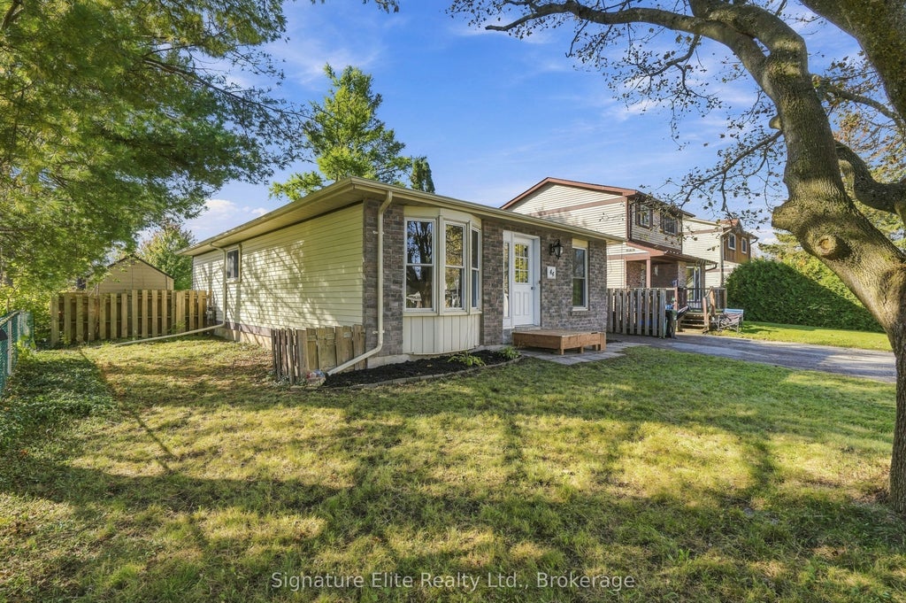 Photo of 44 Bronte Crescent, Barrie, ON L4N 5B9 (MLS # S13886312)