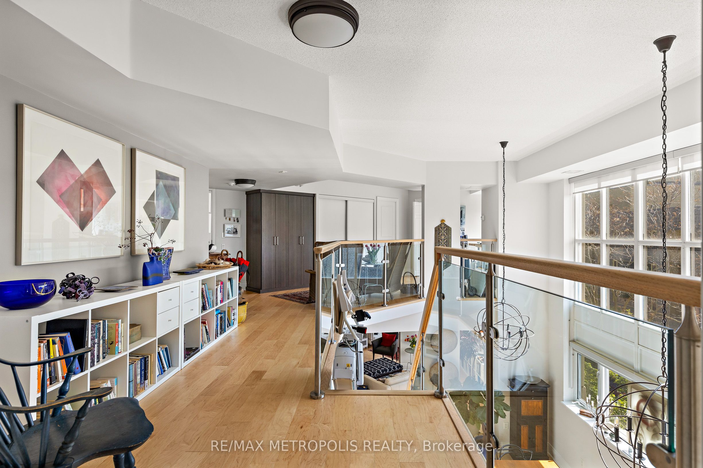 437 Roncesvalles Avenue 438
