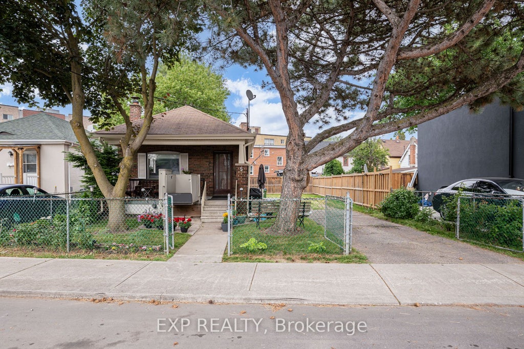 Photo of 5 Laxis Avenue, Toronto, ON M6M 2K6 (MLS # W13764774)