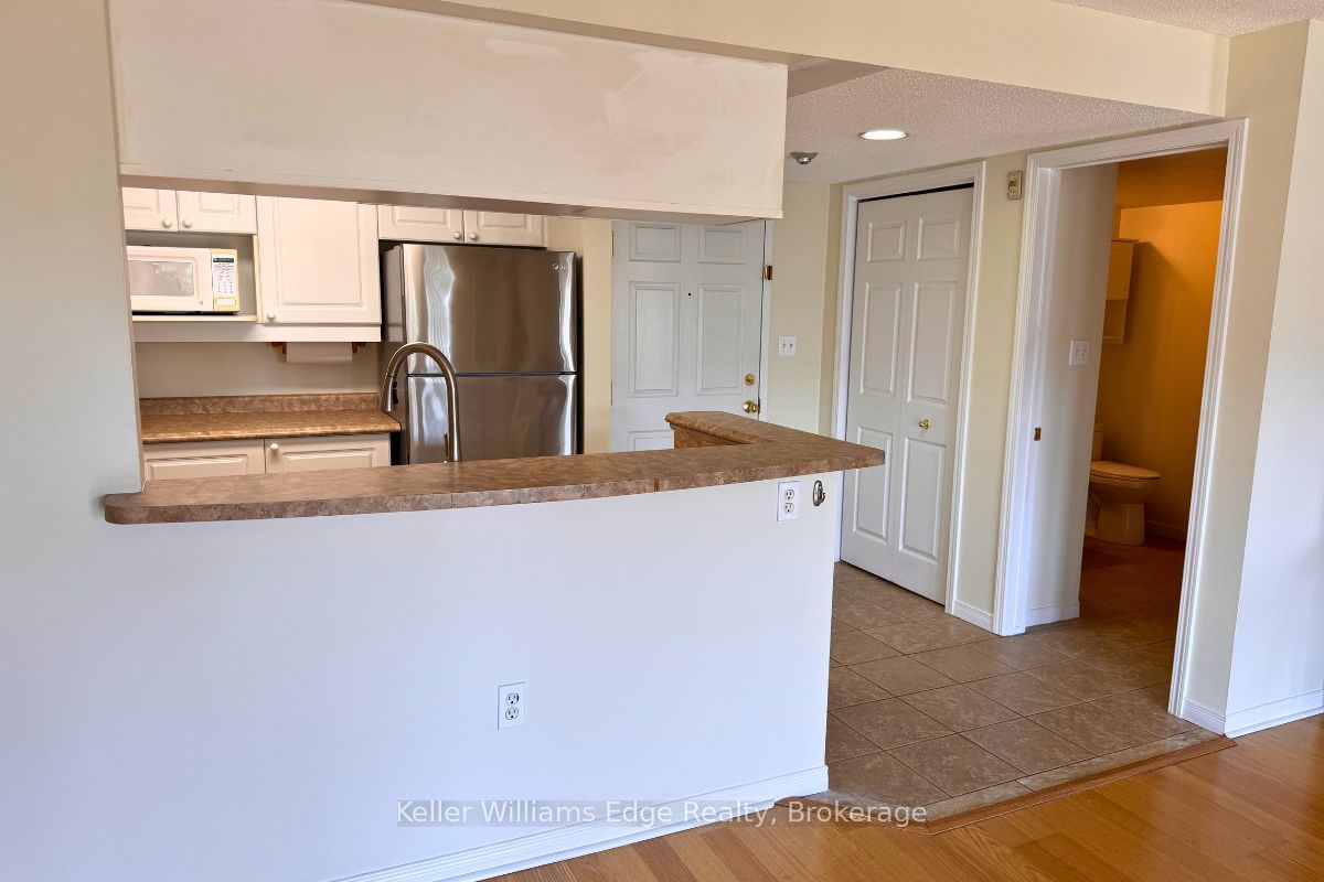 216 Plains Road W E404