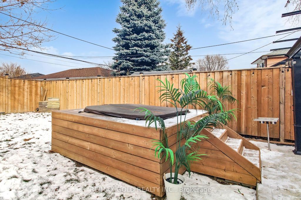 Photo of 189 Kingsview Boulevard, Toronto, ON M9R 1V7 (MLS # W13063350)