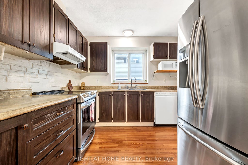 Photo of 5 Hadley Circle #21, Bells Corners and South to Fallowfield, ON K2H 6P1 (MLS # X13530496)
