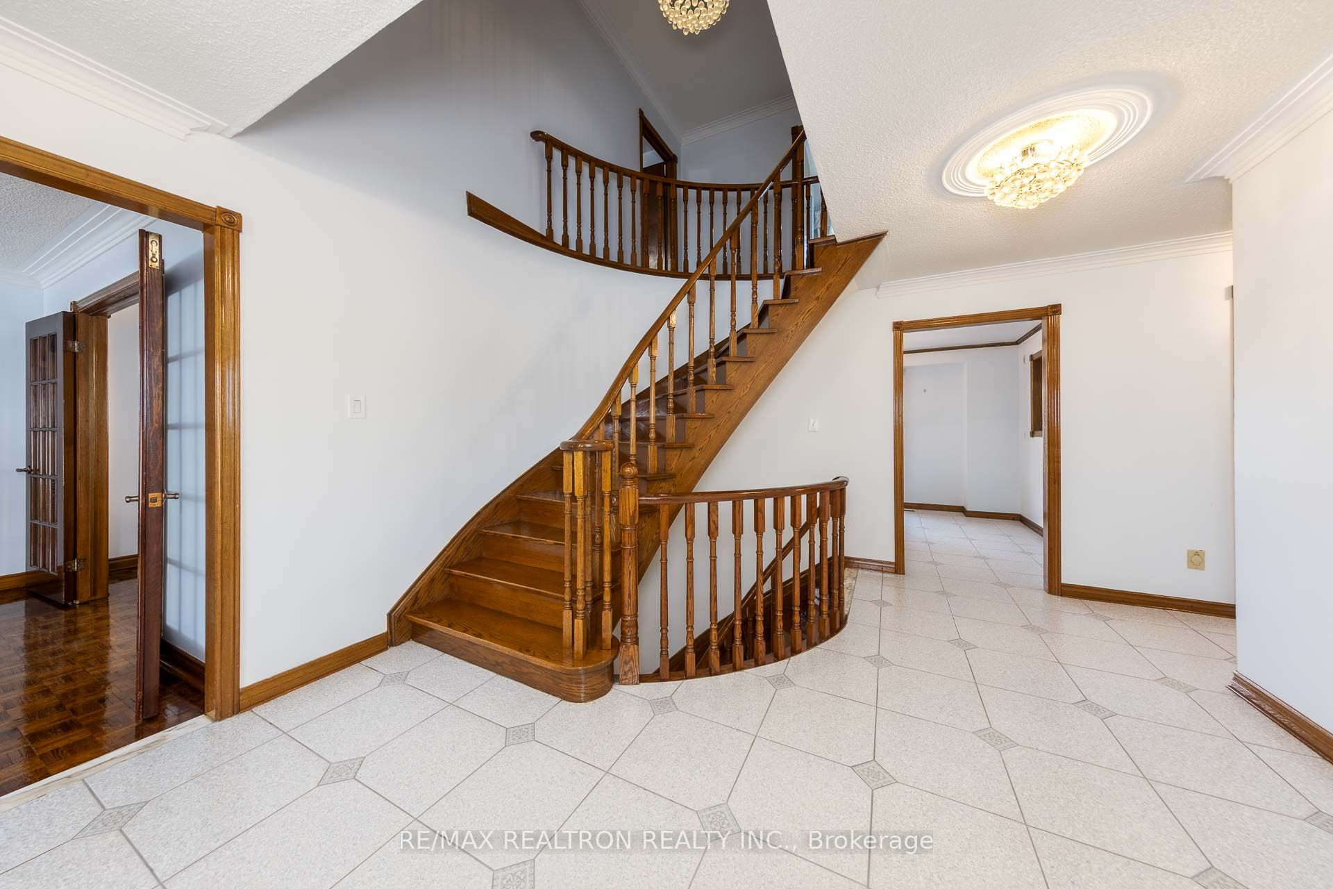 73 Saddle Tree Crescent