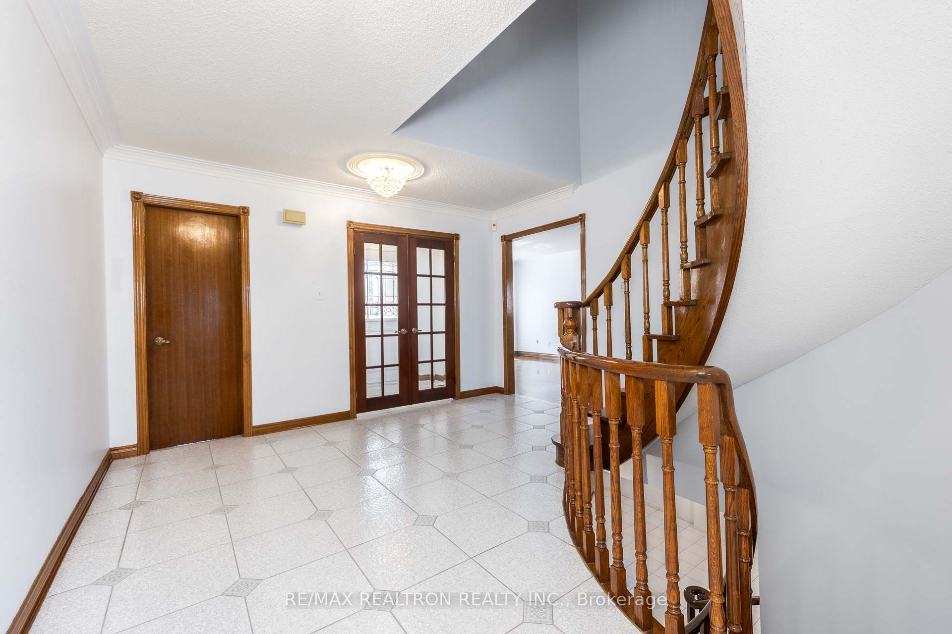 73 Saddle Tree Crescent