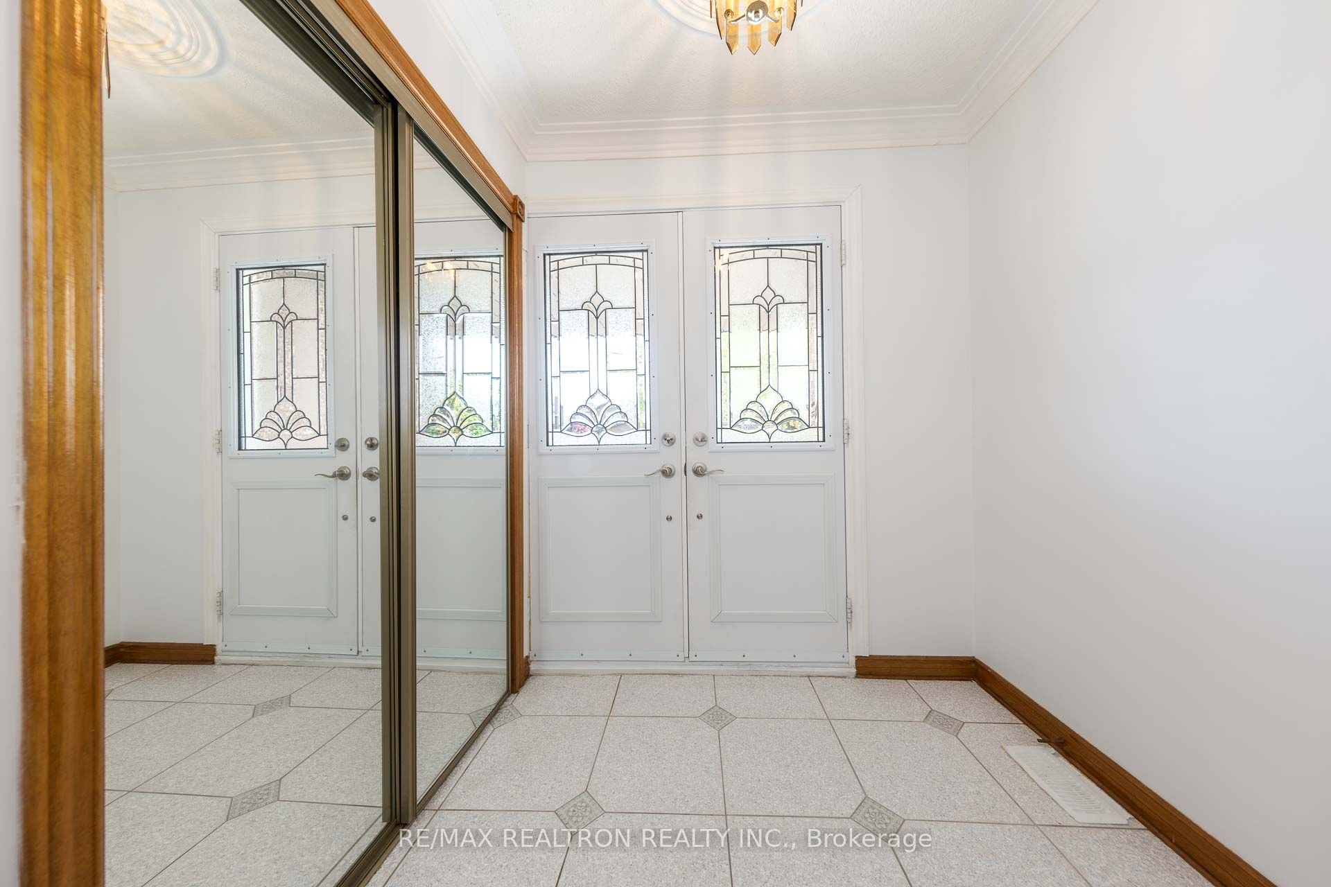 73 Saddle Tree Crescent