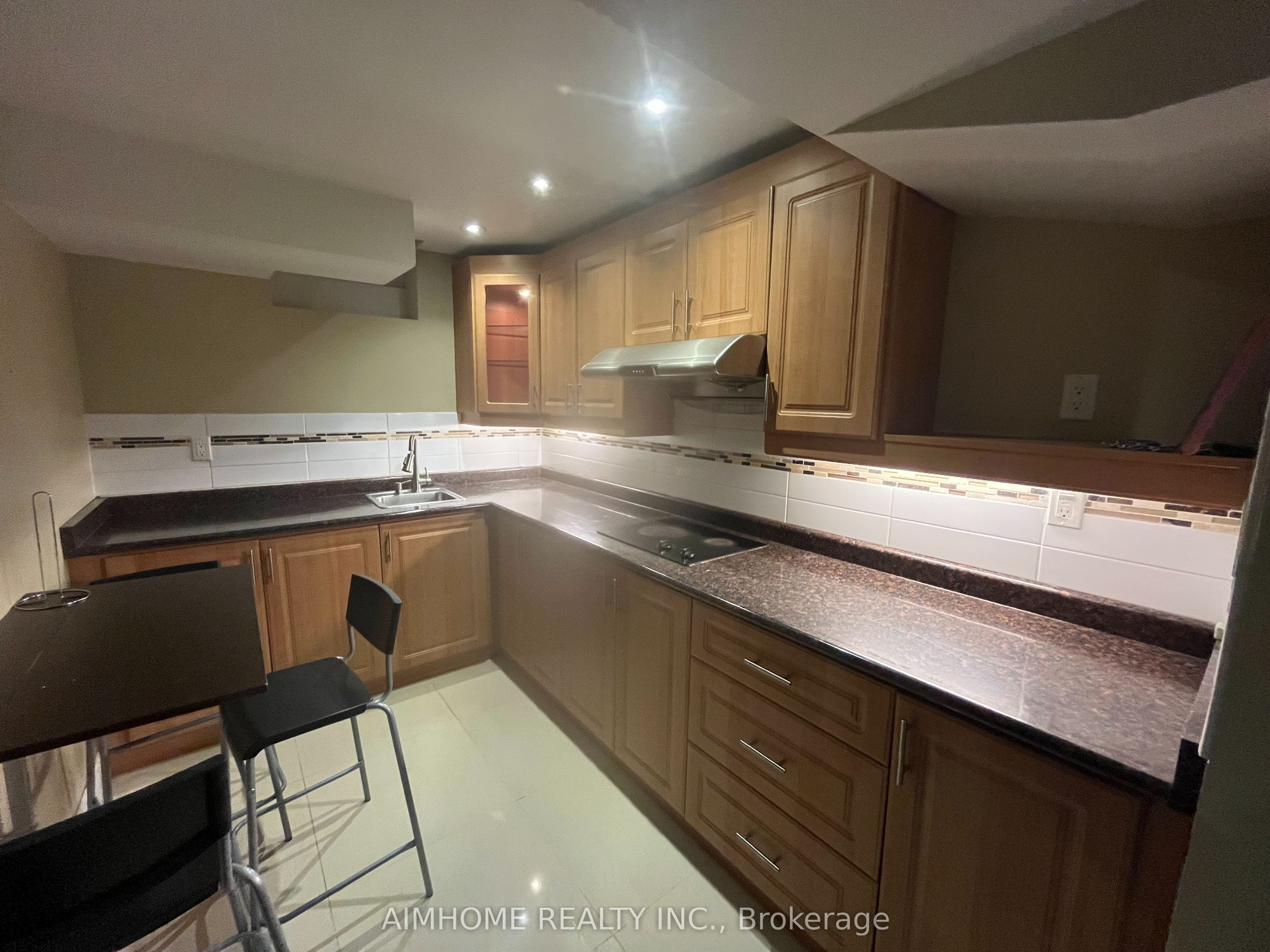 881 Knotty Pine Grove BSMT