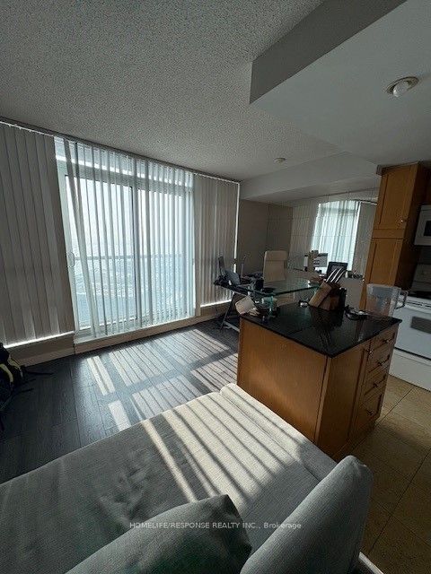 208 QUEENS Quay 1709