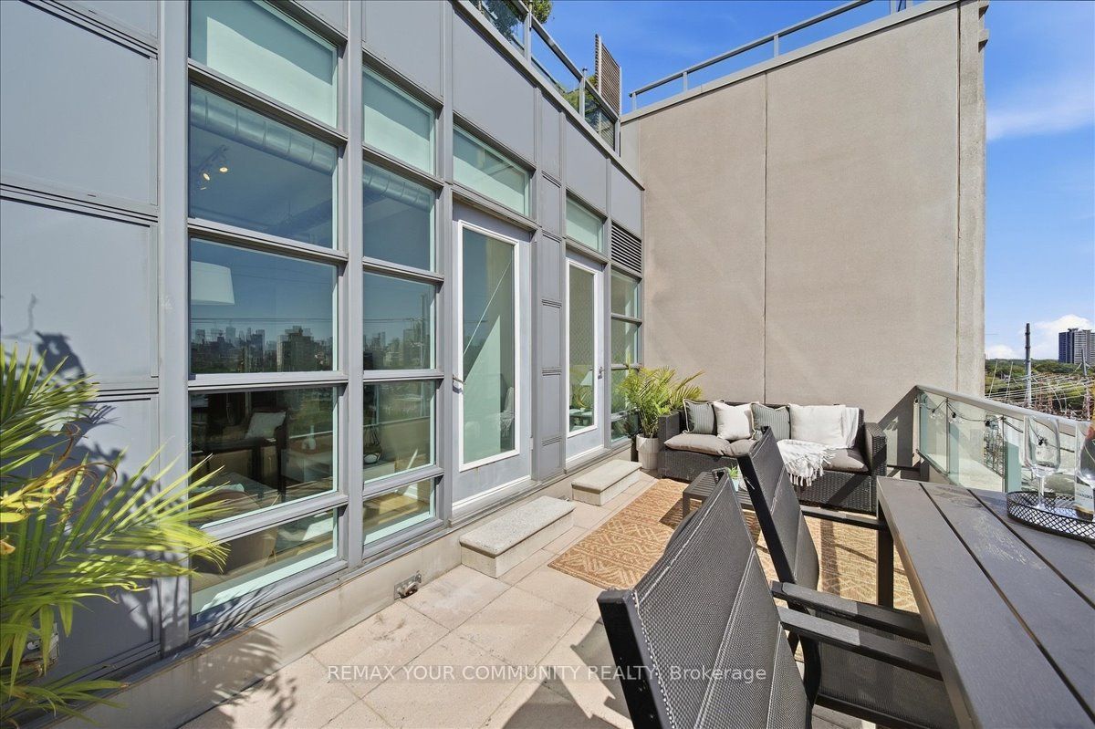 380 Macpherson Avenue 501
