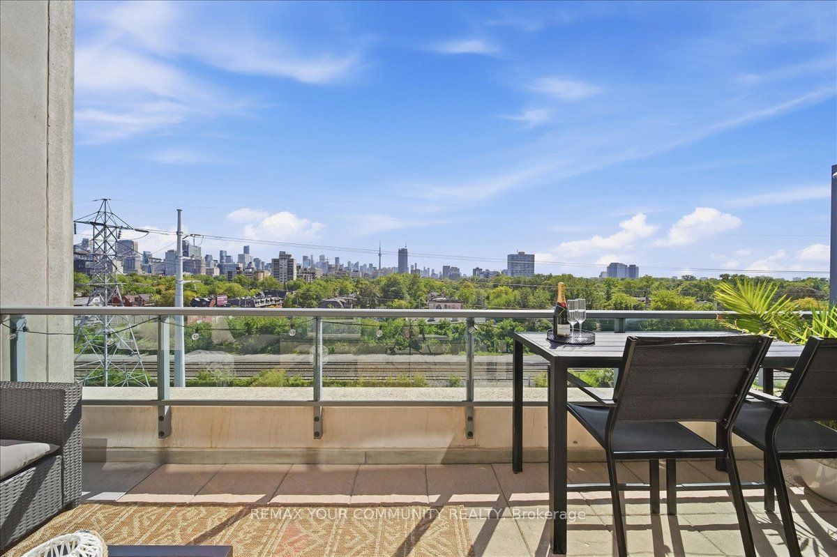 380 Macpherson Avenue 501