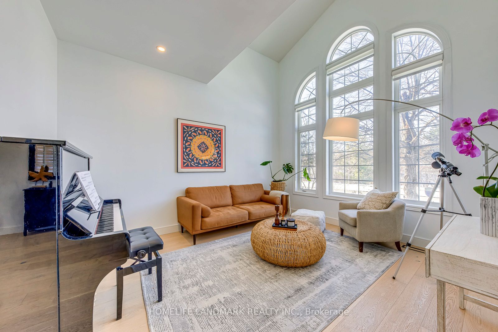 1516 Pinery Crescent