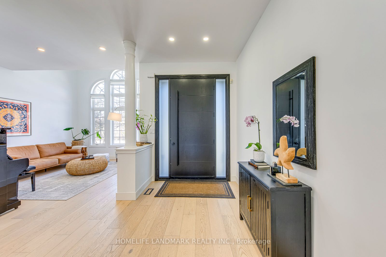 1516 Pinery Crescent