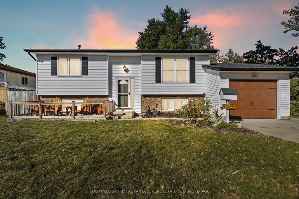 Photo of 697 Ferndale Avenue, Fort Erie, ON L2A 5C7 (MLS # X12438431)