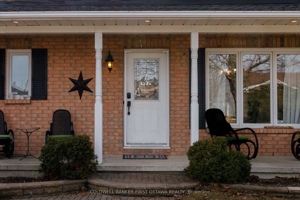 Photo of 32 James Lewis Avenue, Stittsville - Munster - Richmond, ON K2S 1K5 (MLS # X12956766)