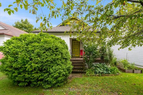 Photo of 16 Ida Street, St. Catharines, ON L2R 3X4 (MLS # X12410321)