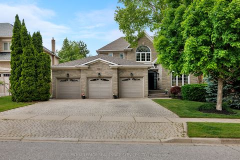1061 Summit Ridge Drive Oakville ON L6M 3K9