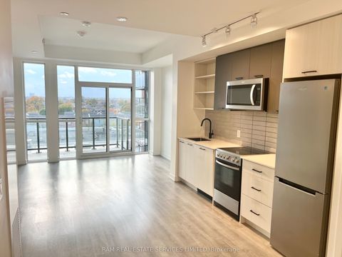 2300 st clair Avenue W 627 Toronto ON M6N 1K8