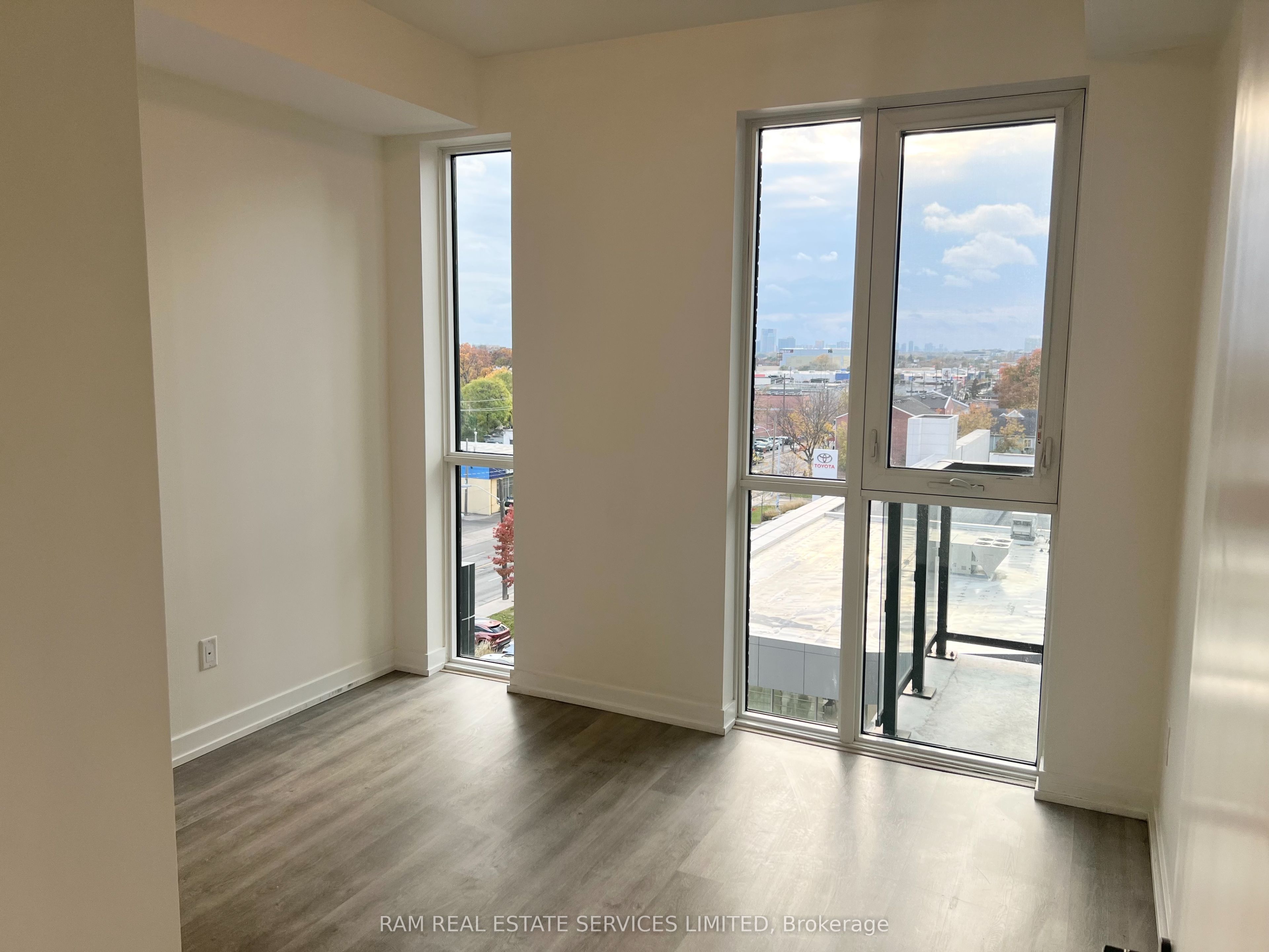 2300 st clair Avenue W 627