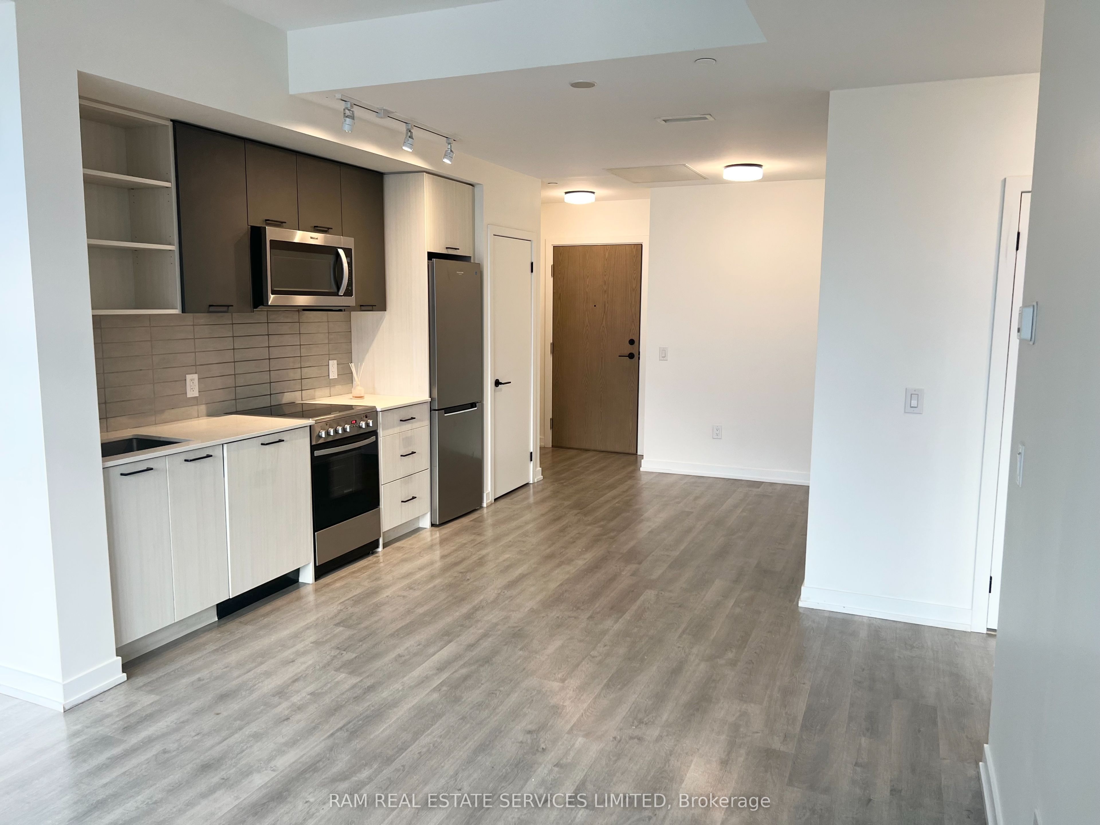 2300 st clair Avenue W 627