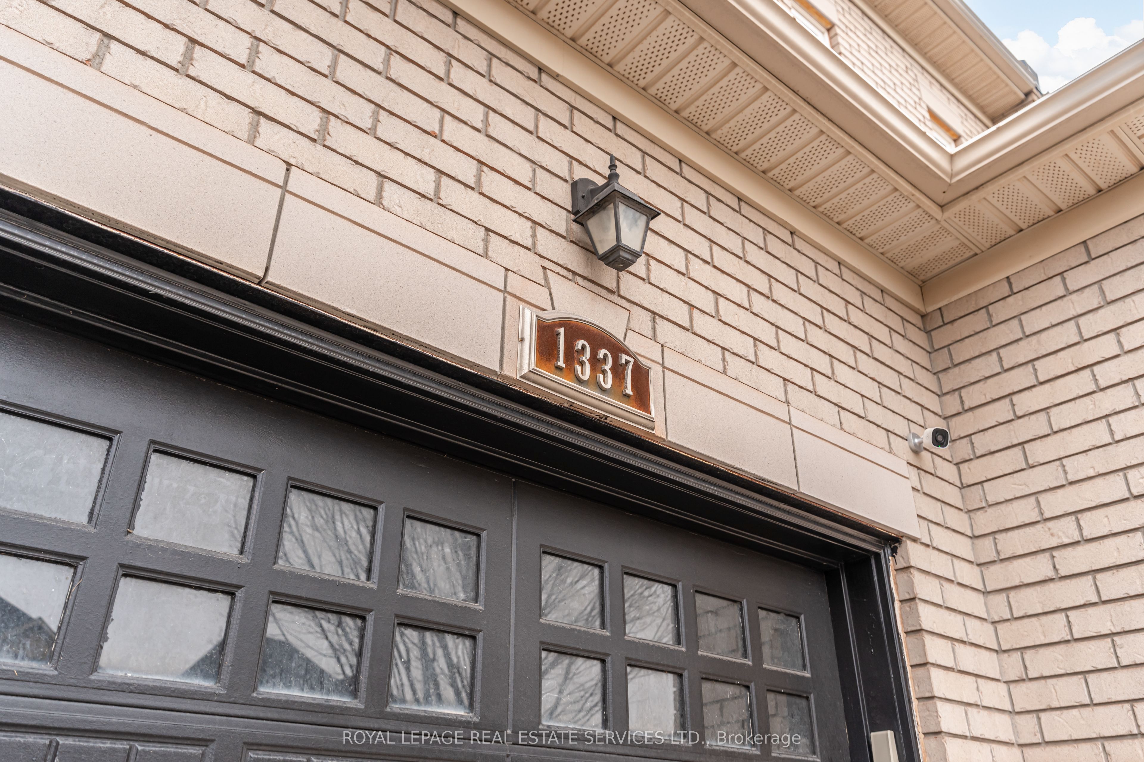 1337 Kestell Boulevard