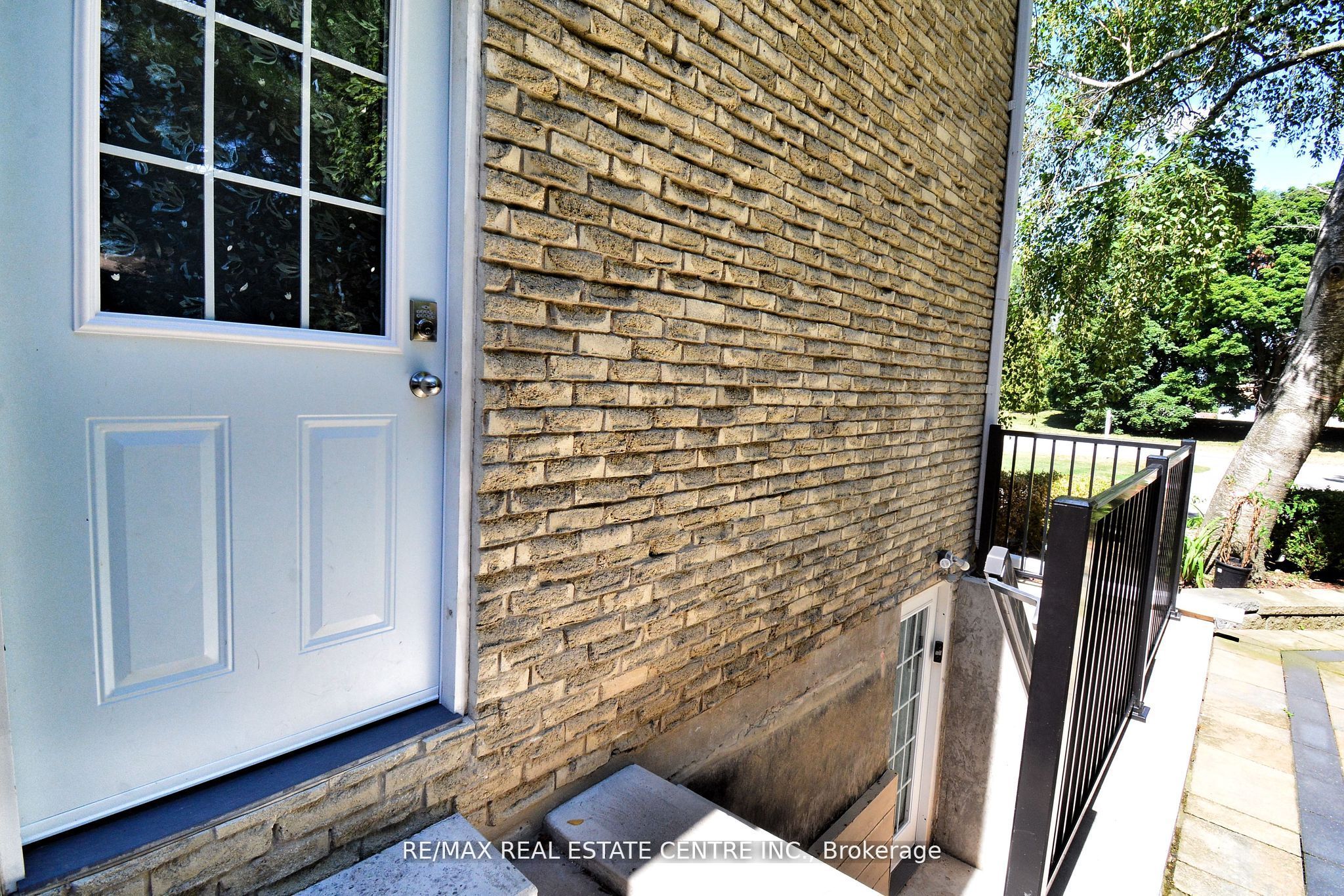 17 Crescent Hill Drive S