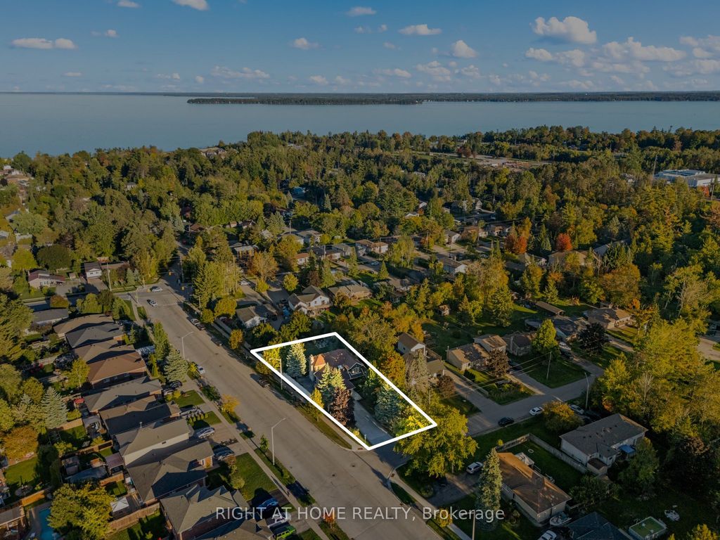 Photo of 2255 Douglas Avenue, Innisfil, ON L9S 2C5 (MLS # N12565284)