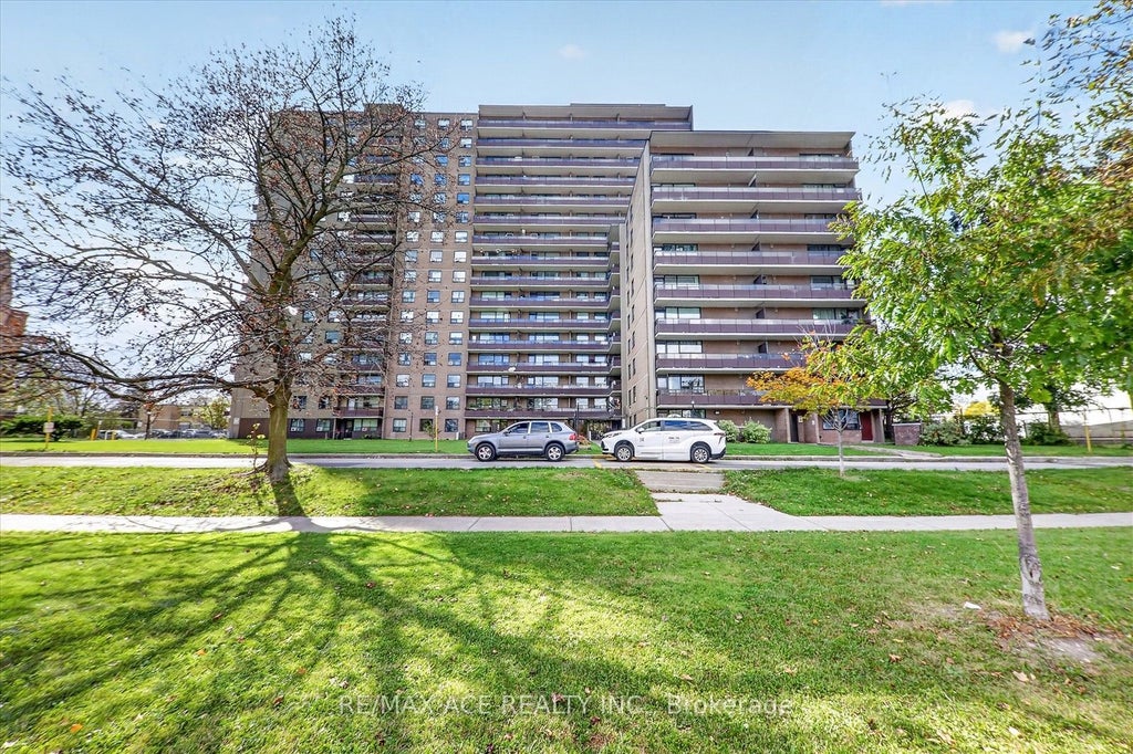 Photo of 180 Markham Road #311, Toronto, ON M1M 2Z9 (MLS # E14120738)