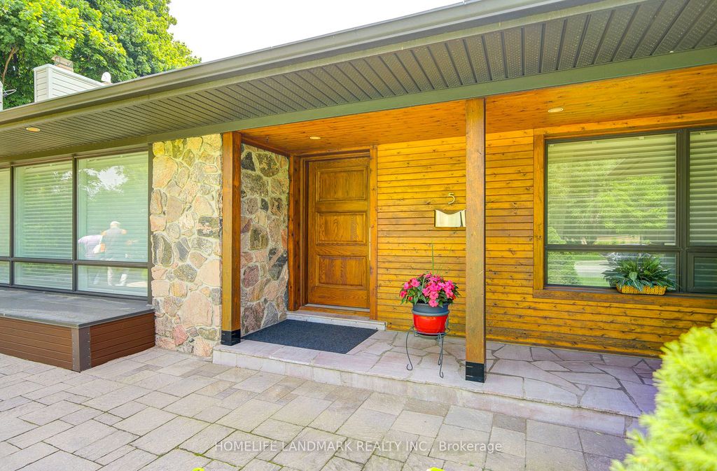 Photo of 5 Sulgrave Crescent, Toronto, ON M2L 1W5 (MLS # C12458880)