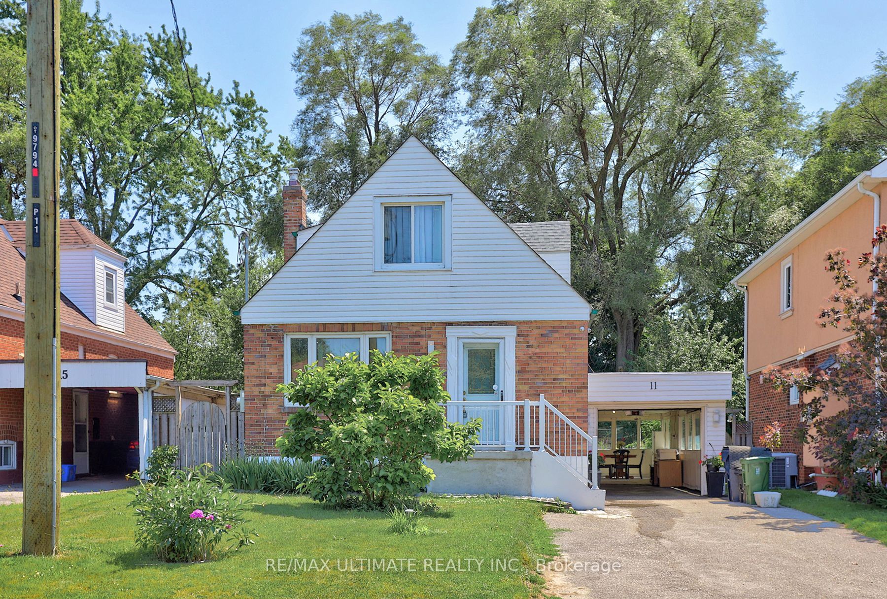 11 Midholm Drive
