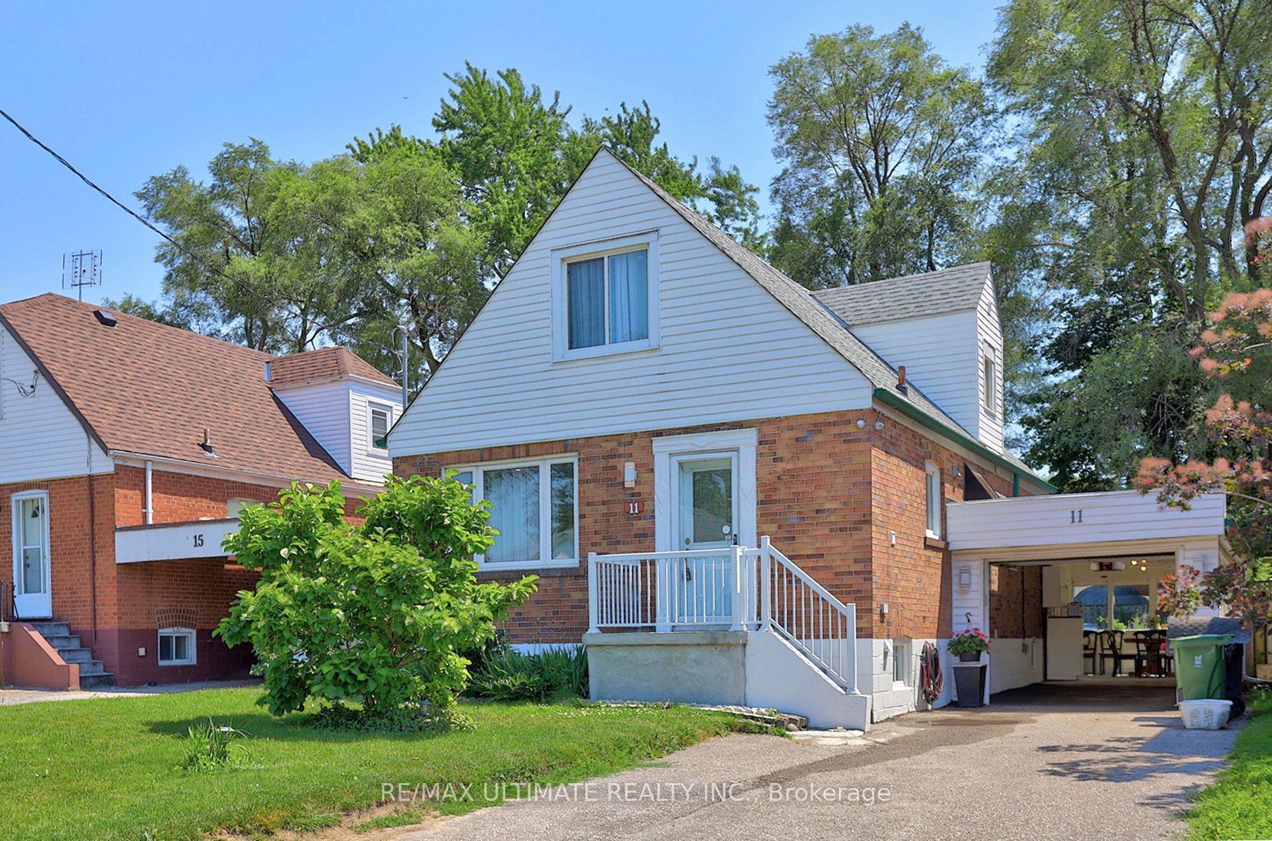 11 Midholm Drive