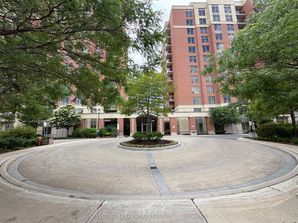 Photo of 75 King William Crescent #Ph13, Richmond Hill, ON L4B 0C1 (MLS # N14032524)