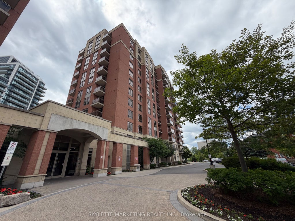 Photo of 75 King William Crescent #Ph13, Richmond Hill, ON L4B 0C1 (MLS # N14032524)