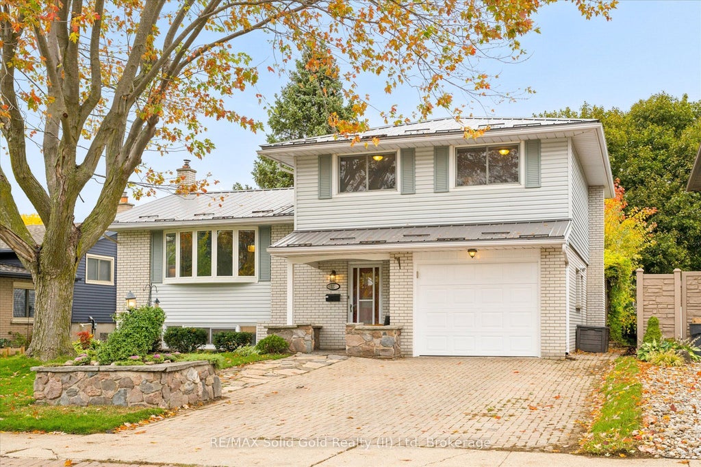 Photo of 127 Gay Crescent, Kitchener, ON N2A 2C2 (MLS # X14091078)