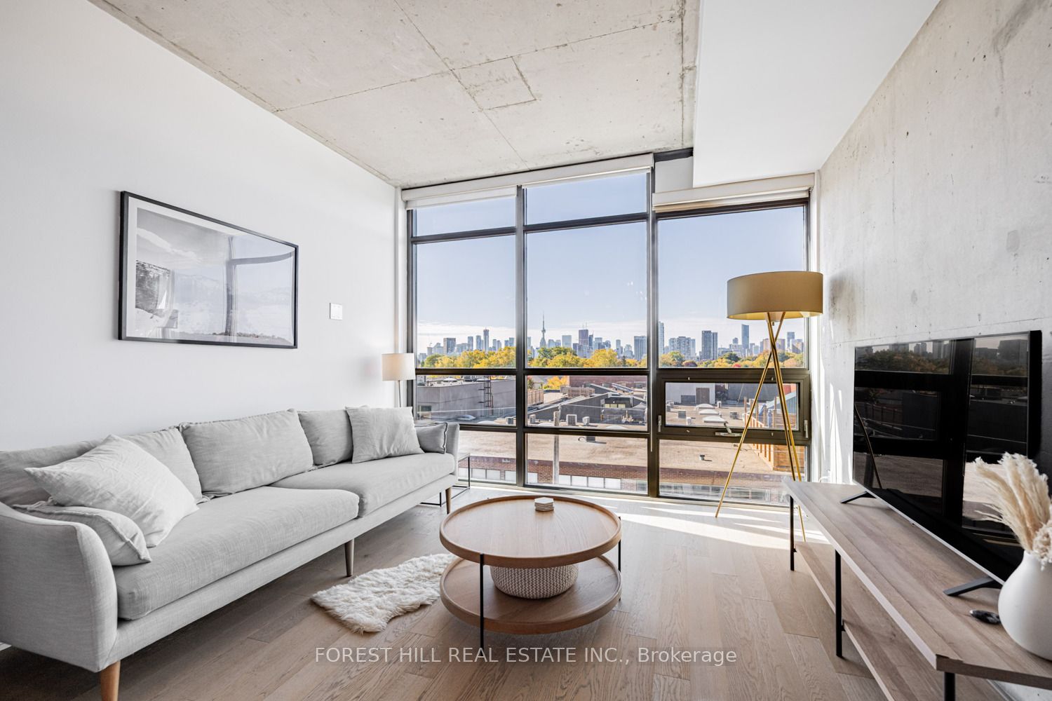 319 Carlaw Avenue 607