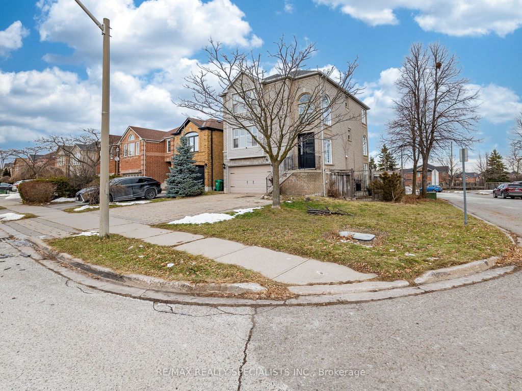 Photo of 85 Forestgrove Circle, Brampton, ON L6Z 4T5 (MLS # W13160724)